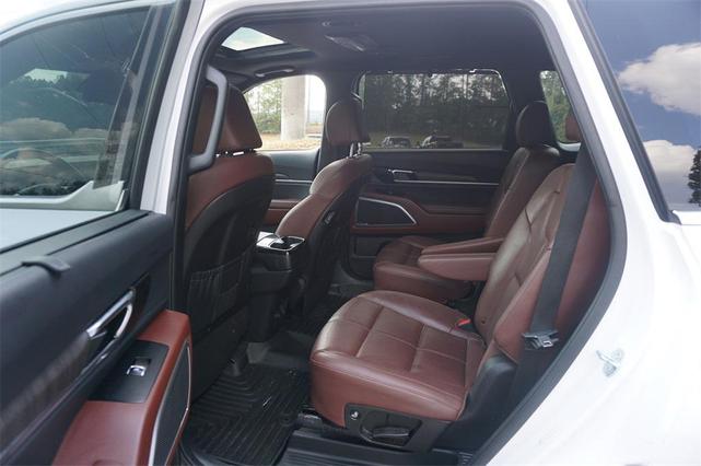 Photo of 2024 Glacial White Pearl Kia Telluride