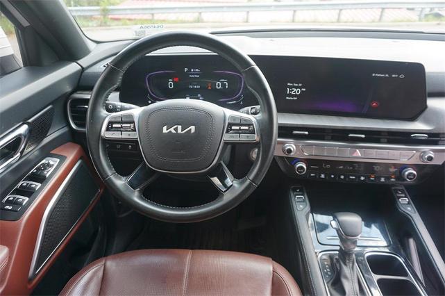 Photo of 2024 Glacial White Pearl Kia Telluride