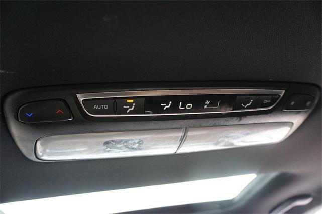 Photo of 2024 Glacial White Pearl Kia Telluride