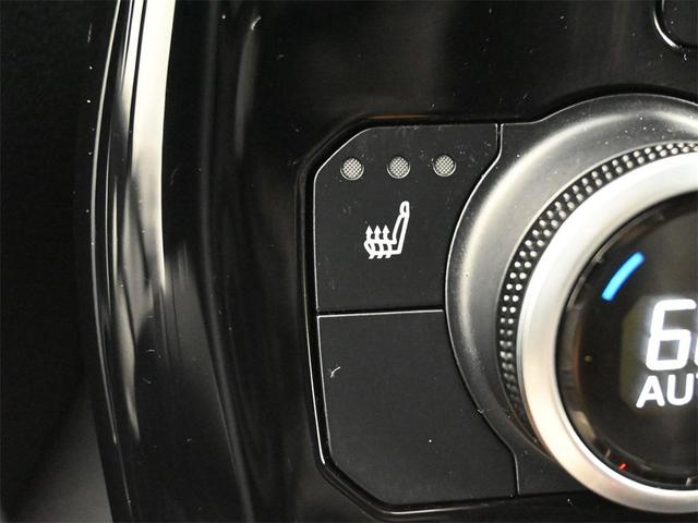 Photo of 2021 Midnight Black Metallic Toyota Highlander
