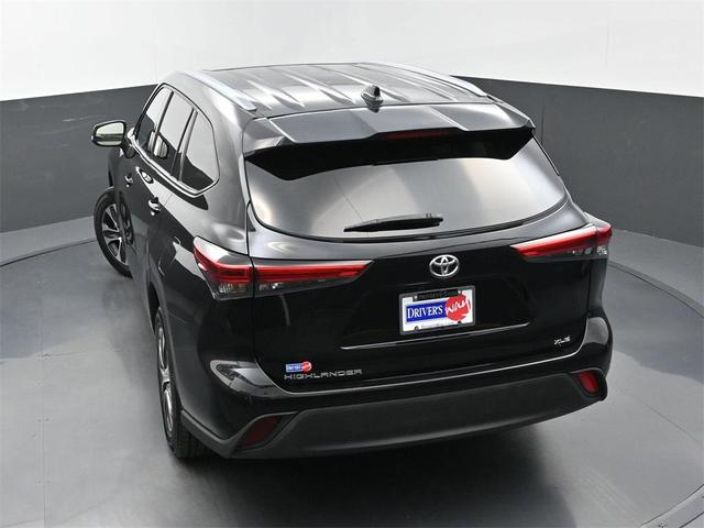 Photo of 2021 Midnight Black Metallic Toyota Highlander