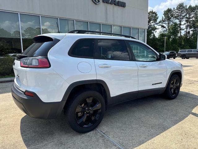 Photo of 2020 White Jeep Cherokee