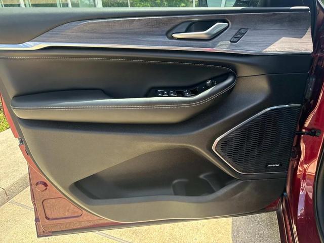 Photo of 2023 Velvet Red Pearlcoat Jeep Grand Cherokee L