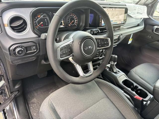 Photo of 2025 Granite Crystal Clearcoat Metallic Jeep Wrangler