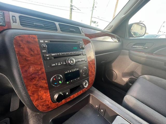 Photo of 2009 Black Chevrolet Suburban