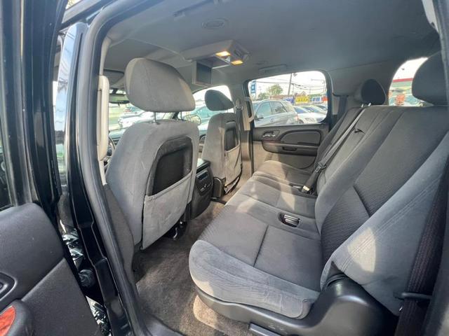 Photo of 2009 Black Chevrolet Suburban