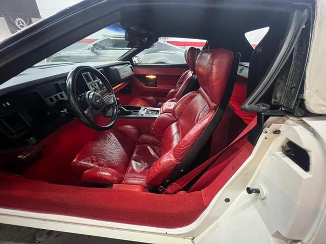 Photo of 1989 white Chevrolet Corvette