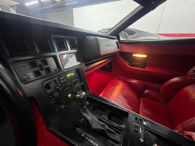 Photo of 1989 white Chevrolet Corvette
