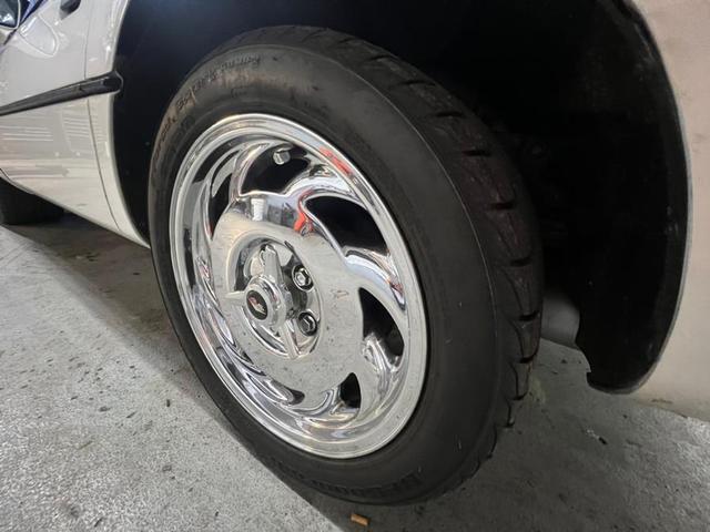 Photo of 1989 white Chevrolet Corvette