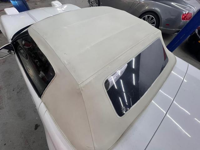 Photo of 1989 white Chevrolet Corvette