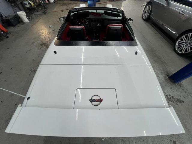 Photo of 1989 white Chevrolet Corvette