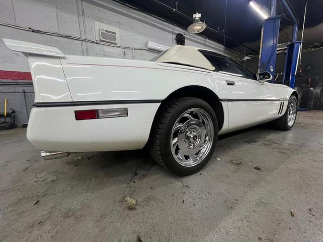 Photo of 1989 white Chevrolet Corvette