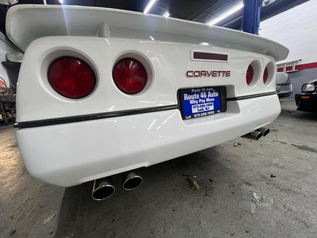Photo of 1989 white Chevrolet Corvette