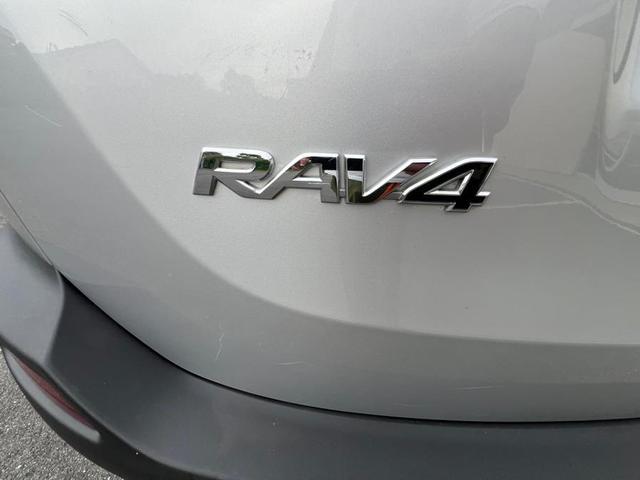 Photo of 2015 Classic Silver Metallic Toyota RAV4