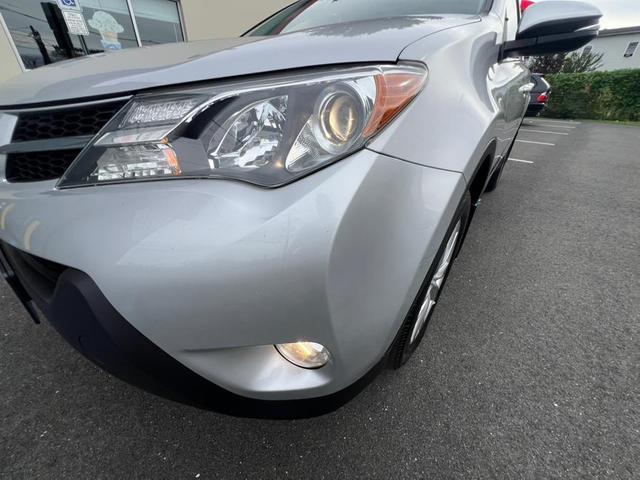 Photo of 2015 Classic Silver Metallic Toyota RAV4