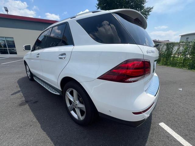 Photo of 2016 Polar White Mercedes-Benz GLE-Class