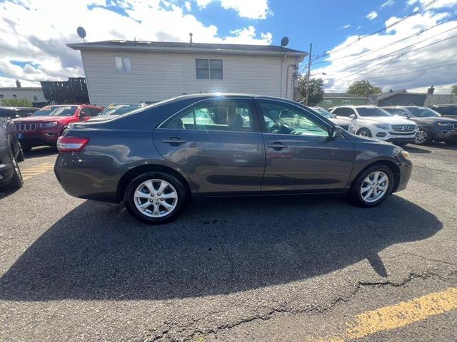 Photo of 2011 Classic Silver Metallic Toyota Camry