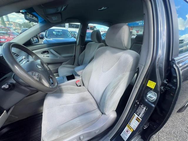 Photo of 2011 Classic Silver Metallic Toyota Camry