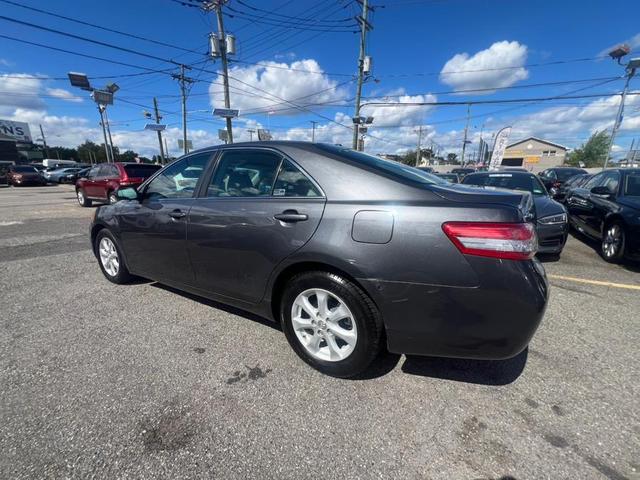 Photo of 2011 Classic Silver Metallic Toyota Camry