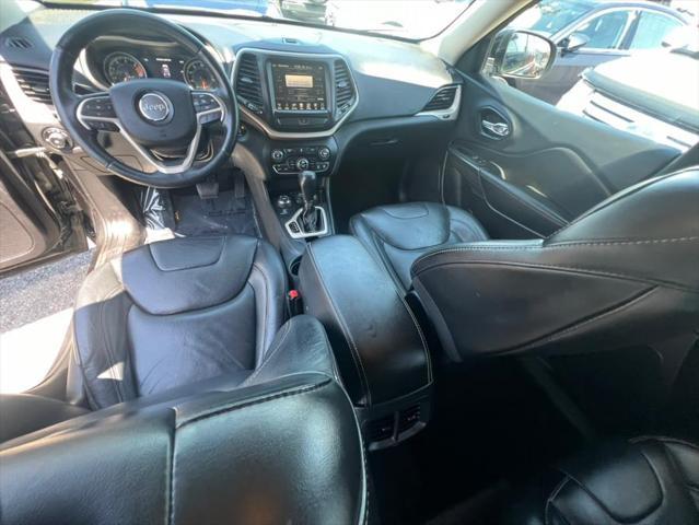 Photo of 2016 Brilliant Black Crystal Pearlcoat Jeep Cherokee