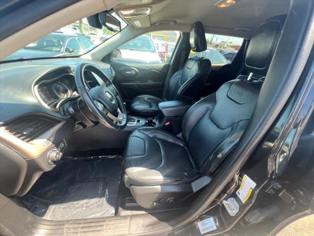 Photo of 2016 Brilliant Black Crystal Pearlcoat Jeep Cherokee