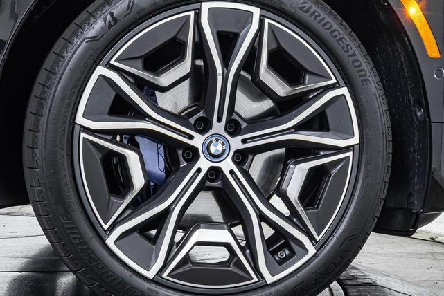 Photo of 2025 Black Sapphire Metallic BMW iX