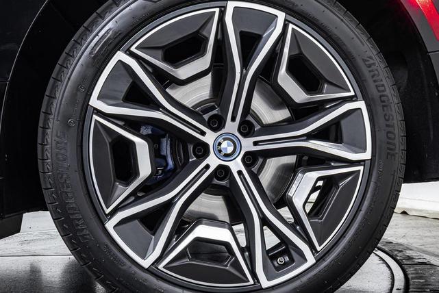 Photo of 2025 Black Sapphire Metallic BMW iX