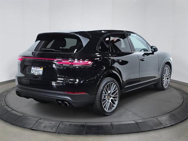 Photo of 2022 Black Porsche Cayenne