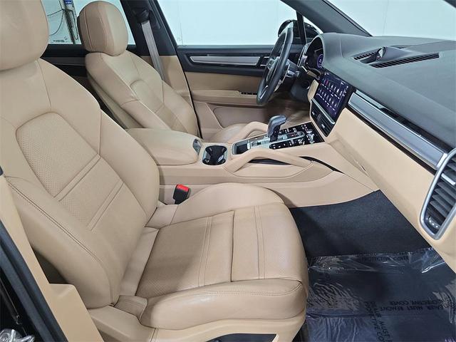 Photo of 2022 Black Porsche Cayenne
