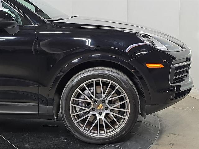 Photo of 2022 Black Porsche Cayenne