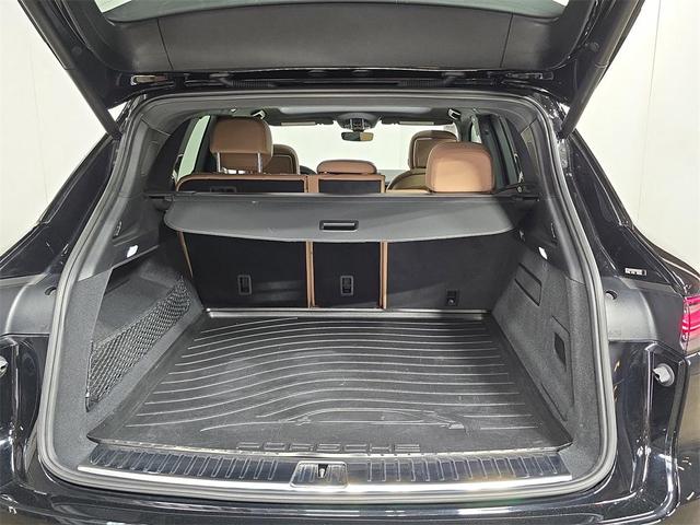 Photo of 2022 Black Porsche Cayenne