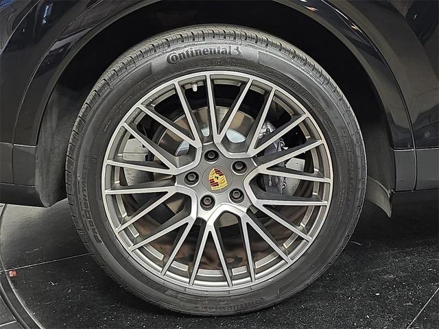 Photo of 2022 Black Porsche Cayenne