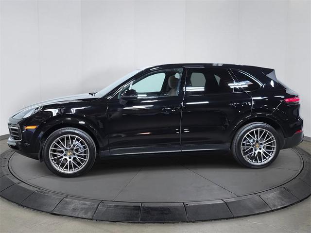Photo of 2022 Black Porsche Cayenne
