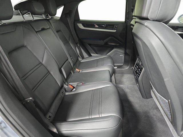 Photo of 2024 Dolomite Silver Metallic Porsche Cayenne
