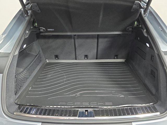Photo of 2024 Dolomite Silver Metallic Porsche Cayenne