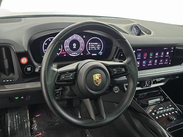 Photo of 2024 Dolomite Silver Metallic Porsche Cayenne