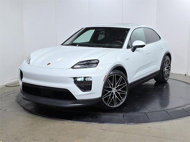 Photo of 2025 White Porsche Macan