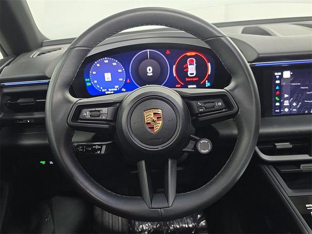 Photo of 2025 White Porsche Macan