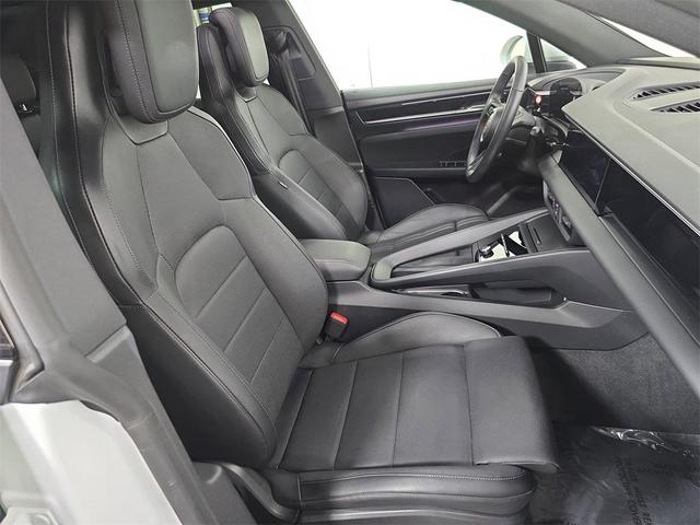 Photo of 2025 White Porsche Macan