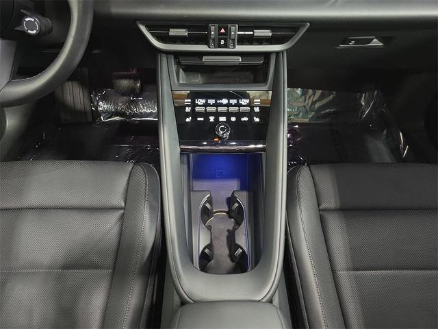 Photo of 2025 White Porsche Macan