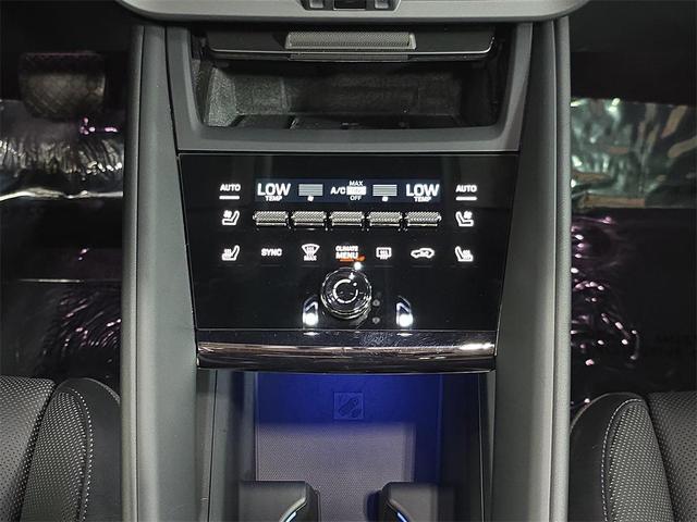 Photo of 2025 White Porsche Macan