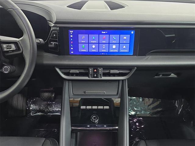 Photo of 2025 White Porsche Macan