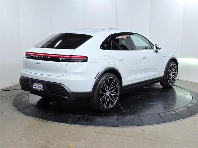 Photo of 2025 White Porsche Macan