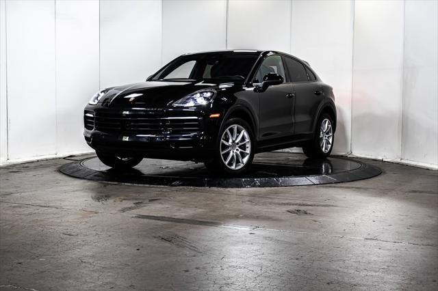 Photo of 2022 Jet Black Metallic Porsche Cayenne