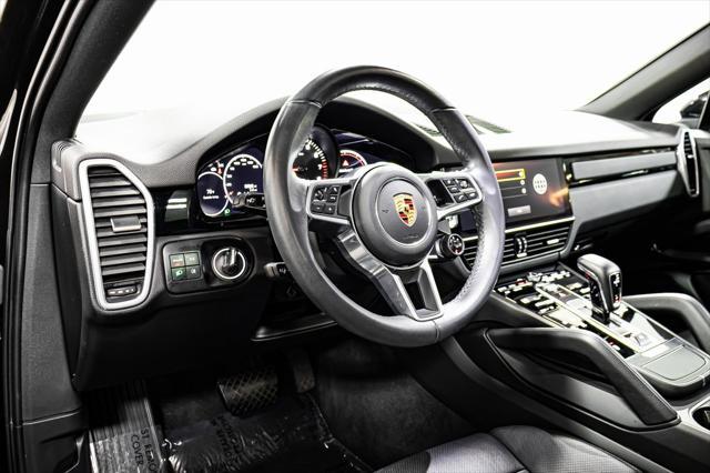 Photo of 2022 Jet Black Metallic Porsche Cayenne