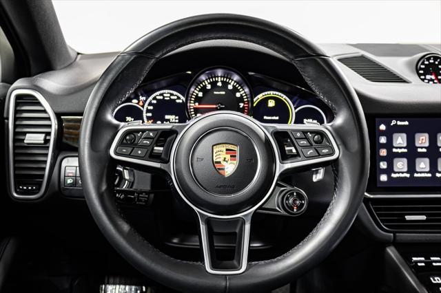 Photo of 2022 Jet Black Metallic Porsche Cayenne