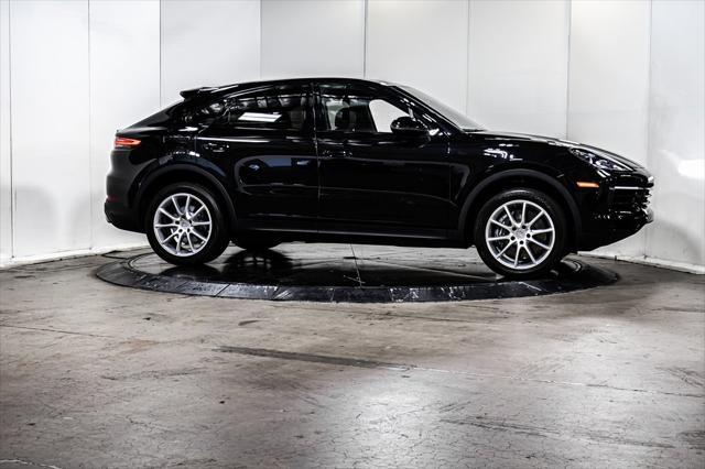 Photo of 2022 Jet Black Metallic Porsche Cayenne