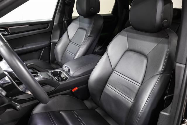 Photo of 2022 Jet Black Metallic Porsche Cayenne