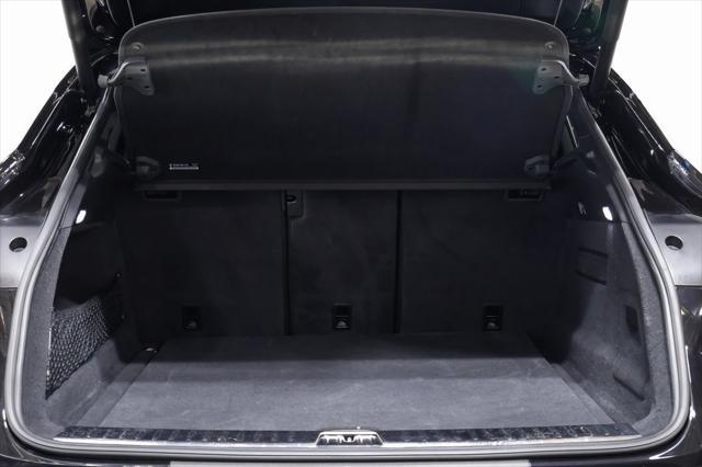 Photo of 2022 Jet Black Metallic Porsche Cayenne