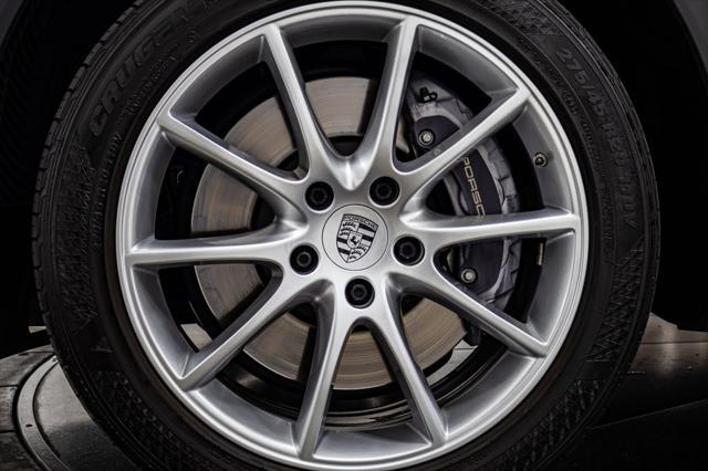 Photo of 2022 Jet Black Metallic Porsche Cayenne